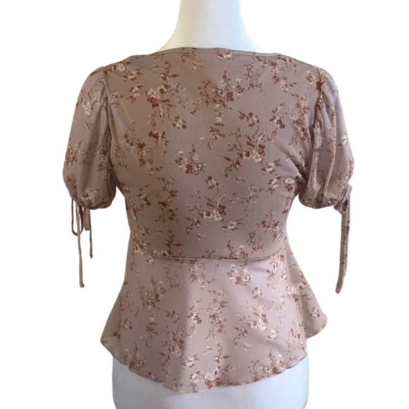 Full Tilt Floral Peplum Blouse Puff Sleeve Top - Picture 2 of 4